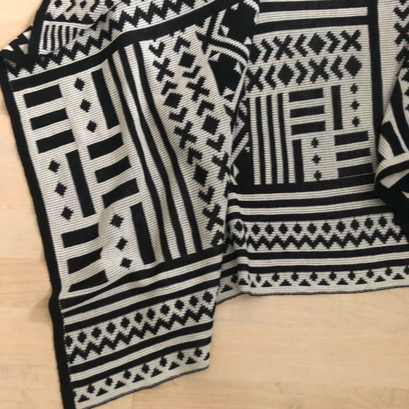 Larry Levine B&W Open Cardigan - Picture 5 of 8